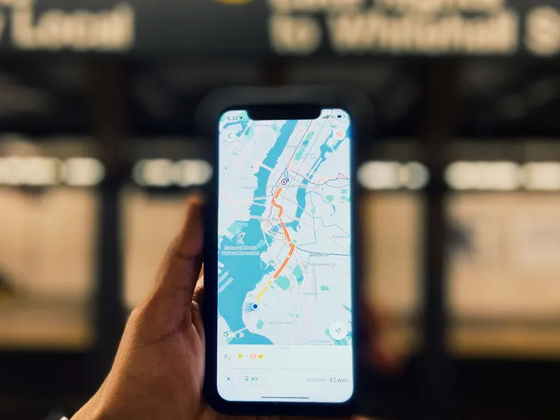 地図アプリを表示したスマートフォン